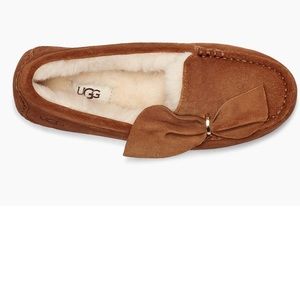 New ugg slippers size 7 chestnut